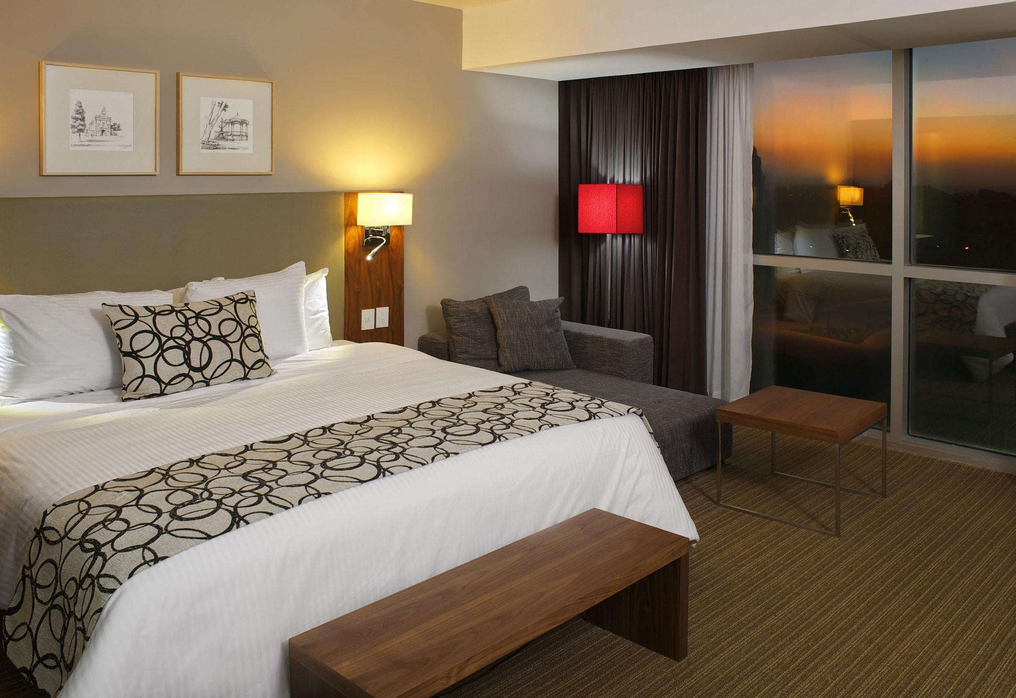 Casa Inn Premium Hotel Queretaro Miranda Экстерьер фото A room at the Renaissance San Francisco Hotel
