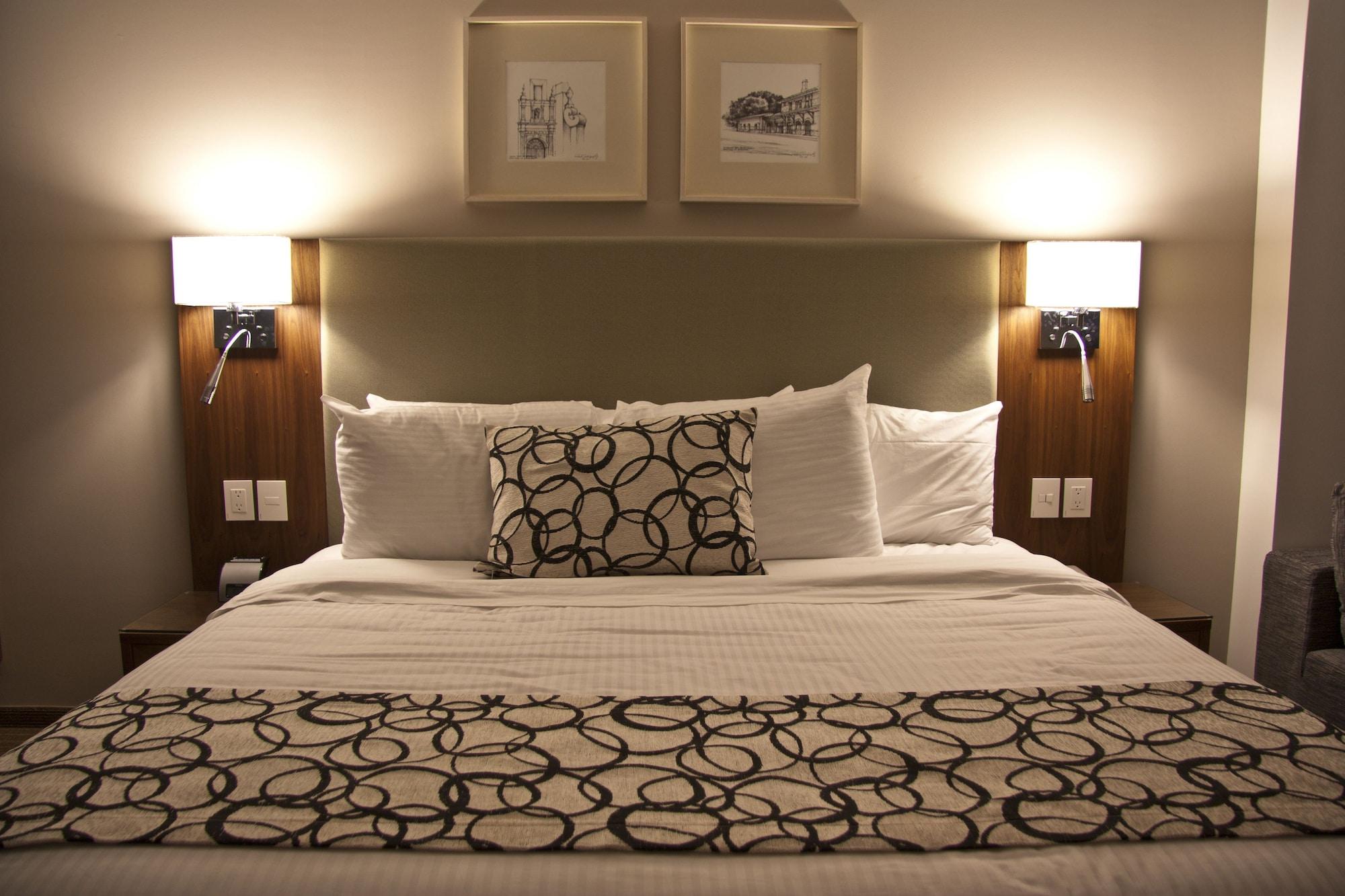 Casa Inn Premium Hotel Queretaro Miranda Экстерьер фото A bed