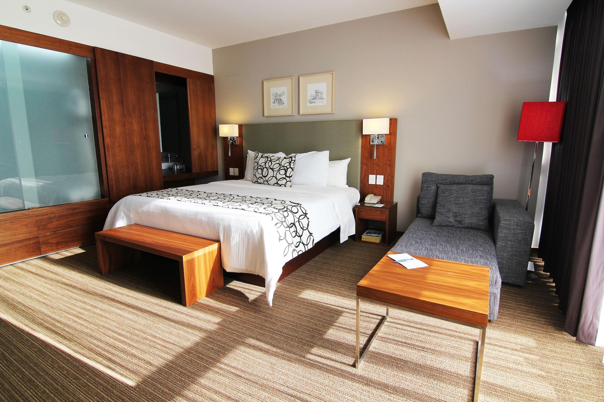 Casa Inn Premium Hotel Queretaro Miranda Экстерьер фото A room at the hotel