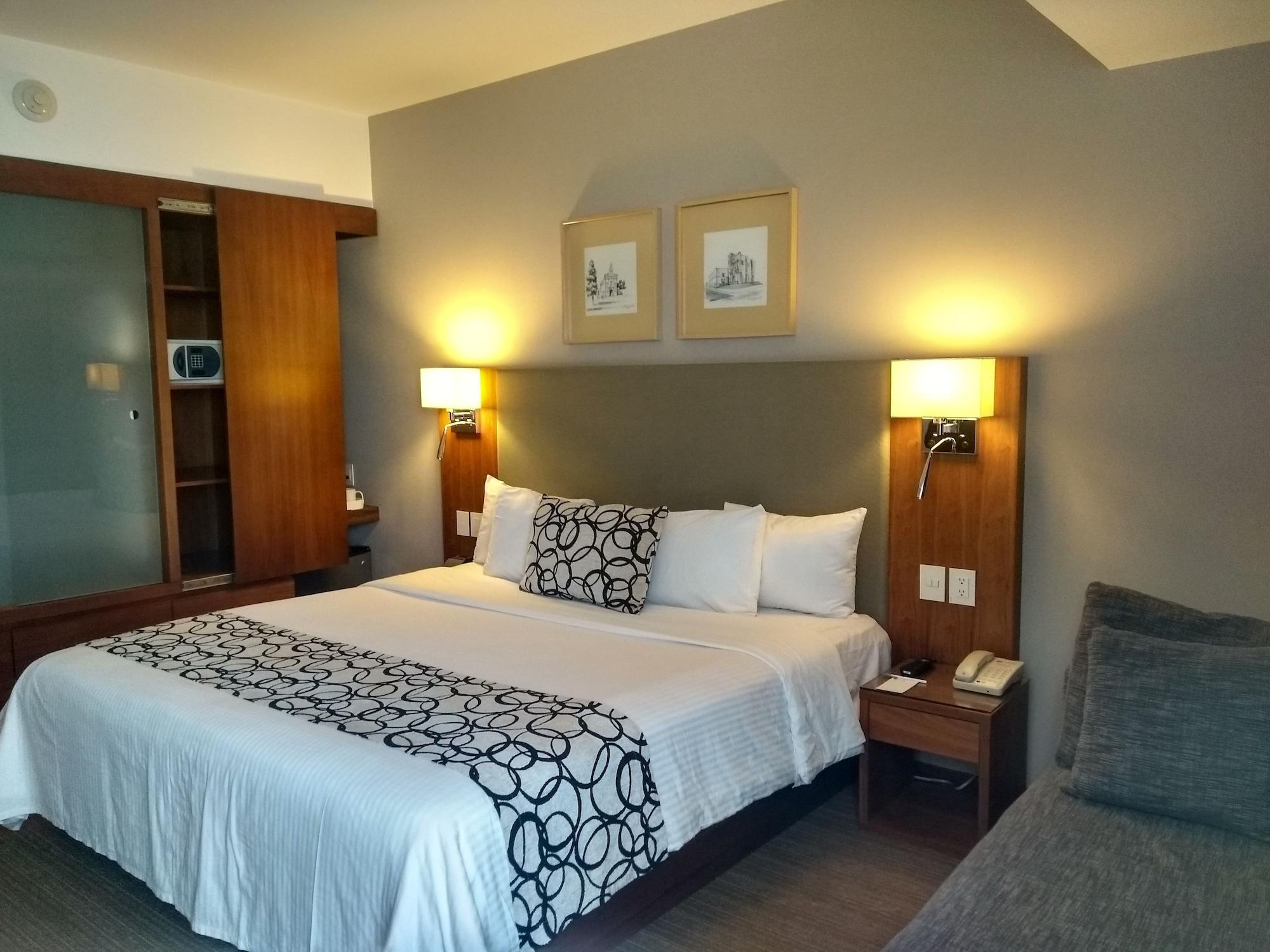 Casa Inn Premium Hotel Queretaro Miranda Экстерьер фото A room at the hotel