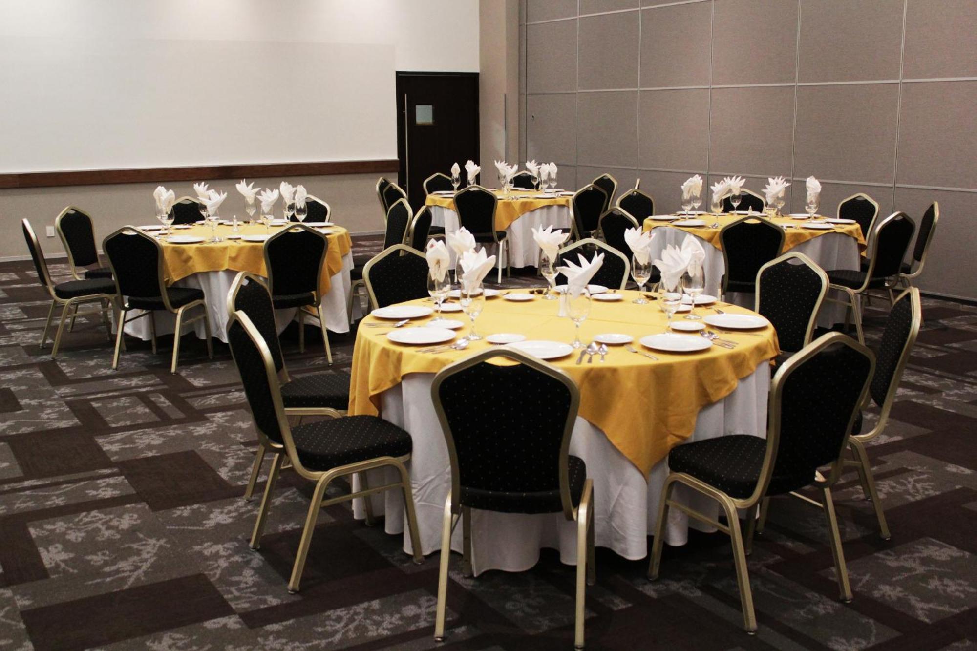 Casa Inn Premium Hotel Queretaro Miranda Экстерьер фото Banquet Hall