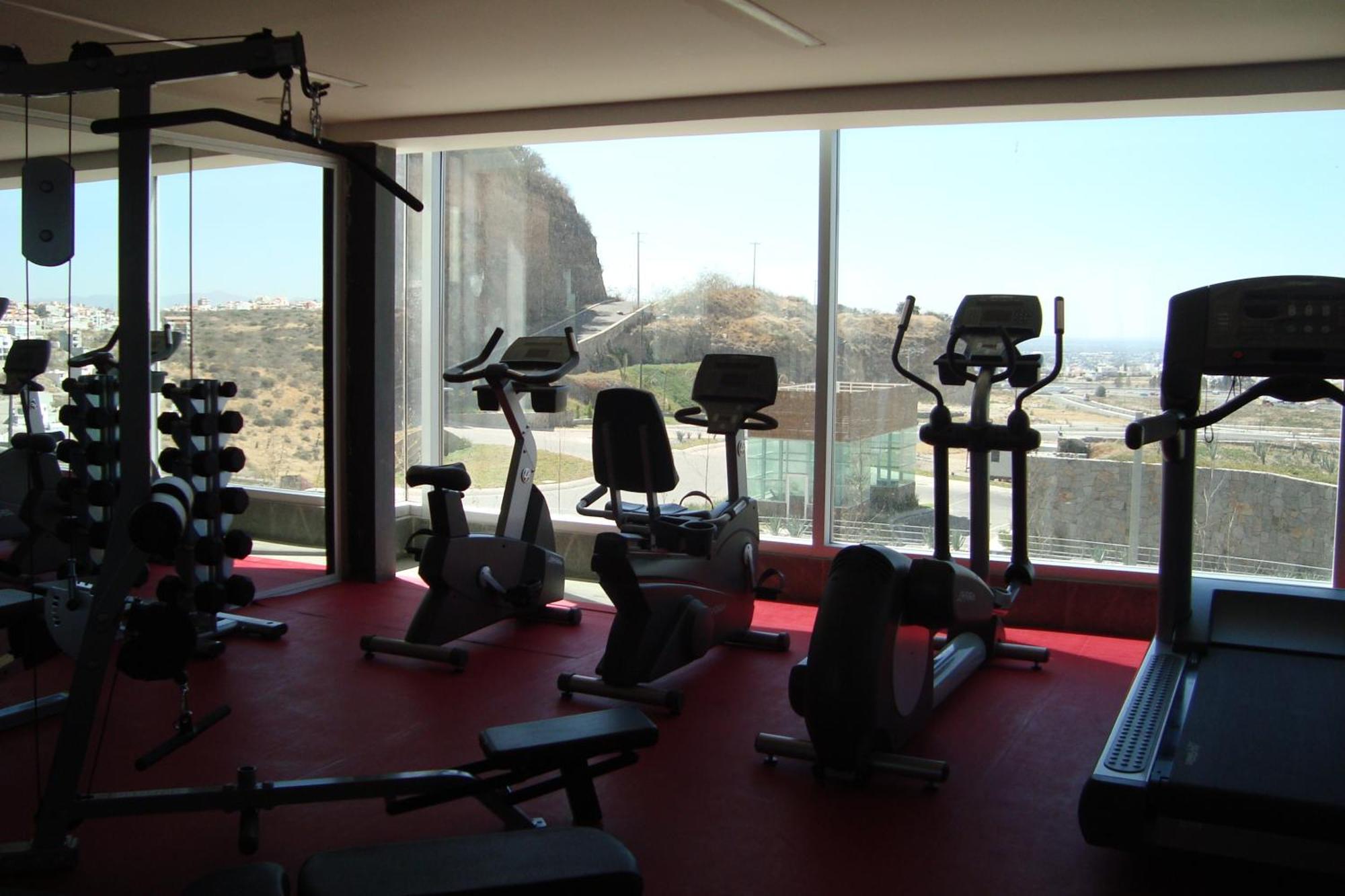 Casa Inn Premium Hotel Queretaro Miranda Экстерьер фото A gym in Athens, Greece