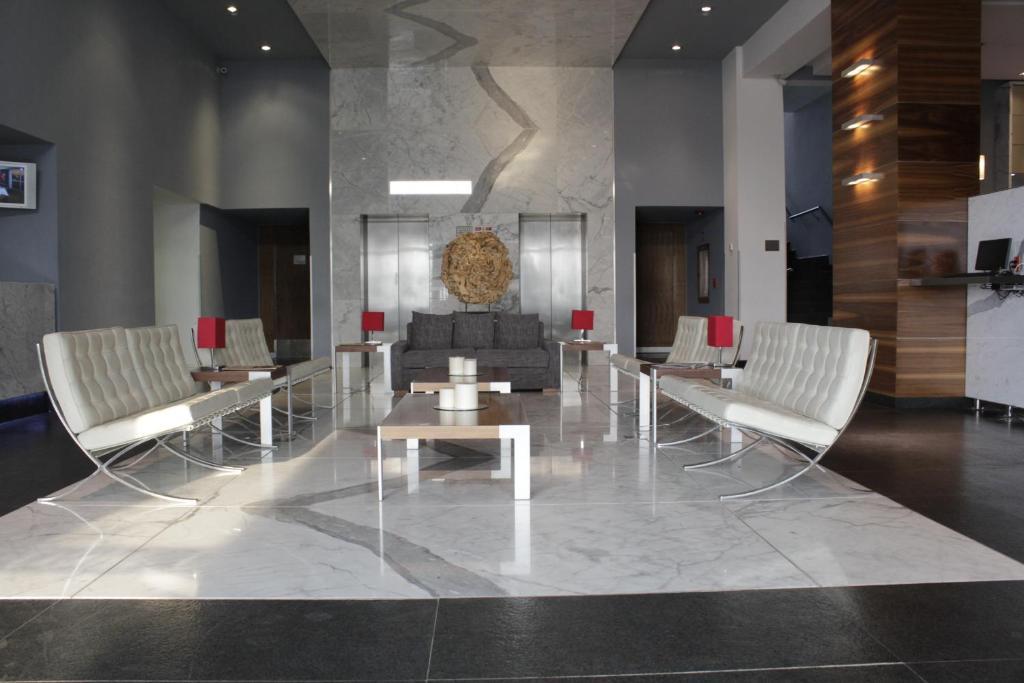 Casa Inn Premium Hotel Queretaro Miranda Экстерьер фото The lobby of the hotel