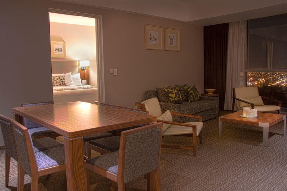 Casa Inn Premium Hotel Queretaro Miranda Экстерьер фото A suite at the Hilton London Heathrow