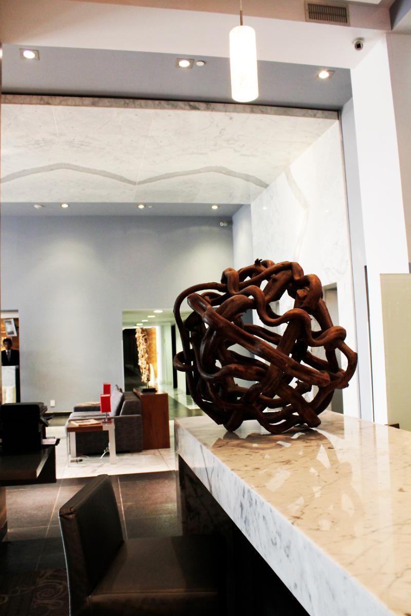 Casa Inn Premium Hotel Queretaro Miranda Экстерьер фото The sculpture "The World" by the artist at the entrance of the hotel