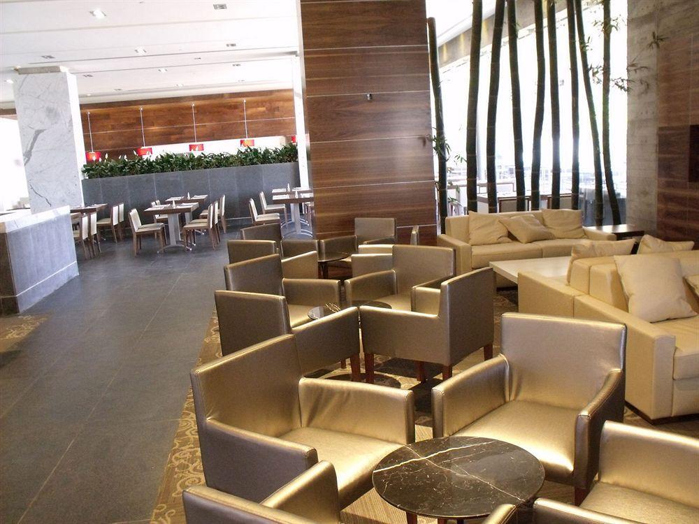 Casa Inn Premium Hotel Queretaro Miranda Экстерьер фото The lounge at the airport