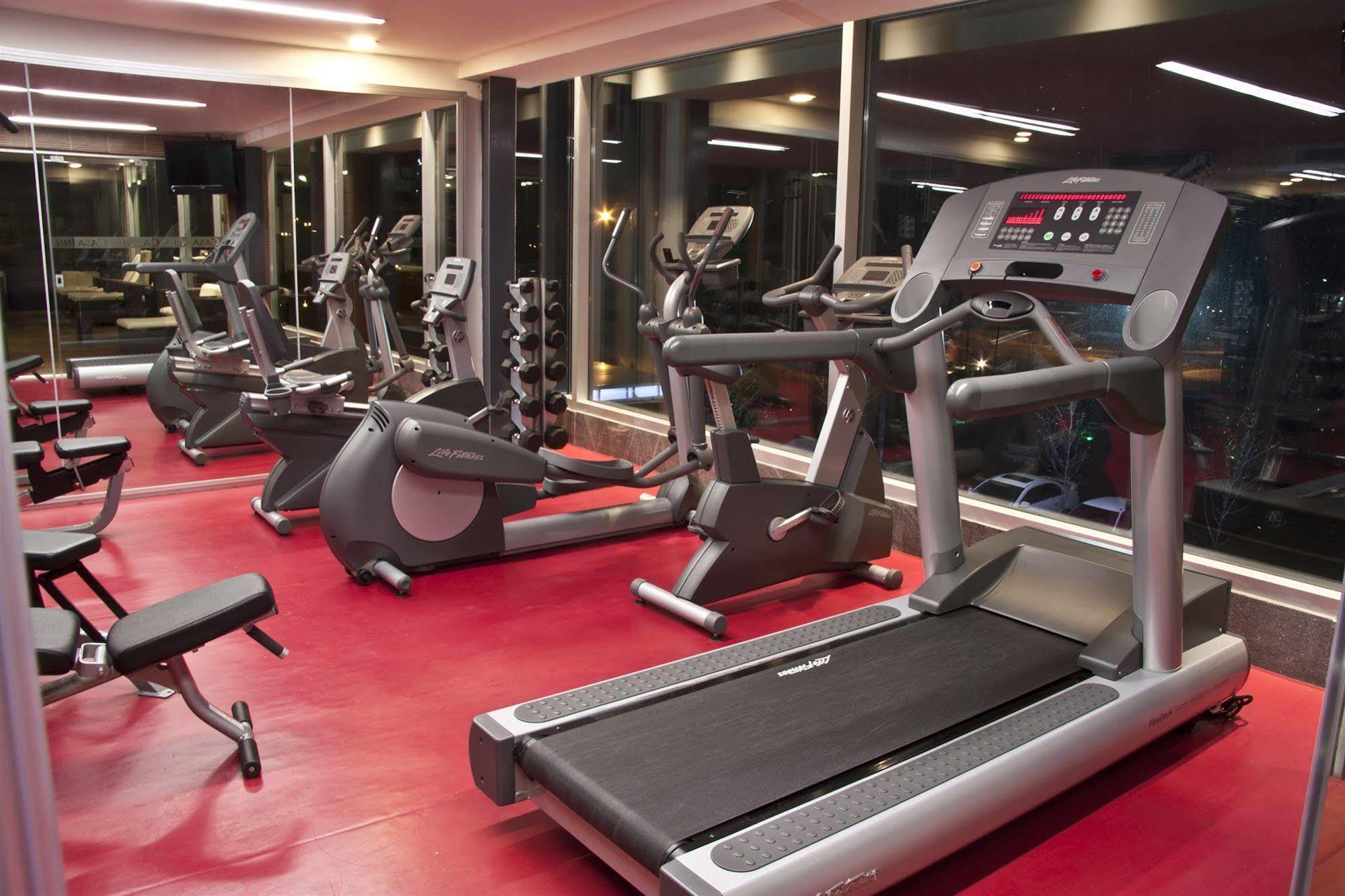Casa Inn Premium Hotel Queretaro Miranda Экстерьер фото A treadmill