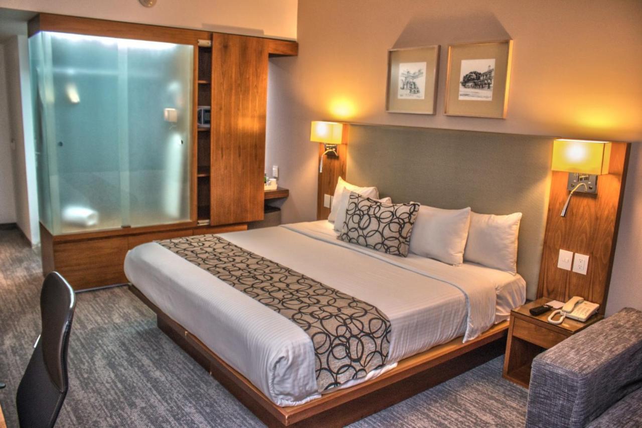 Casa Inn Premium Hotel Queretaro Miranda Экстерьер фото A room at the hotel