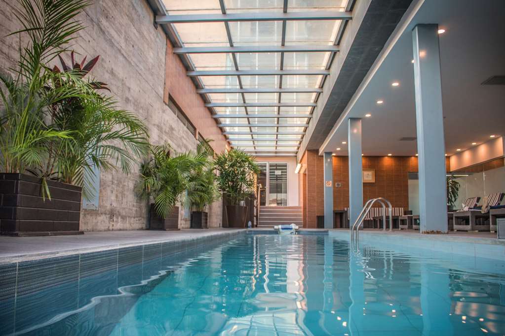 Casa Inn Premium Hotel Queretaro Miranda Удобства фото The swimming pool at the hotel